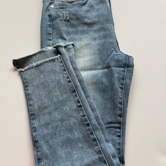 Tractr Denim - NWT‎ Women's Tractr Crop Straight Fram Hem Size 10/30 (E5)